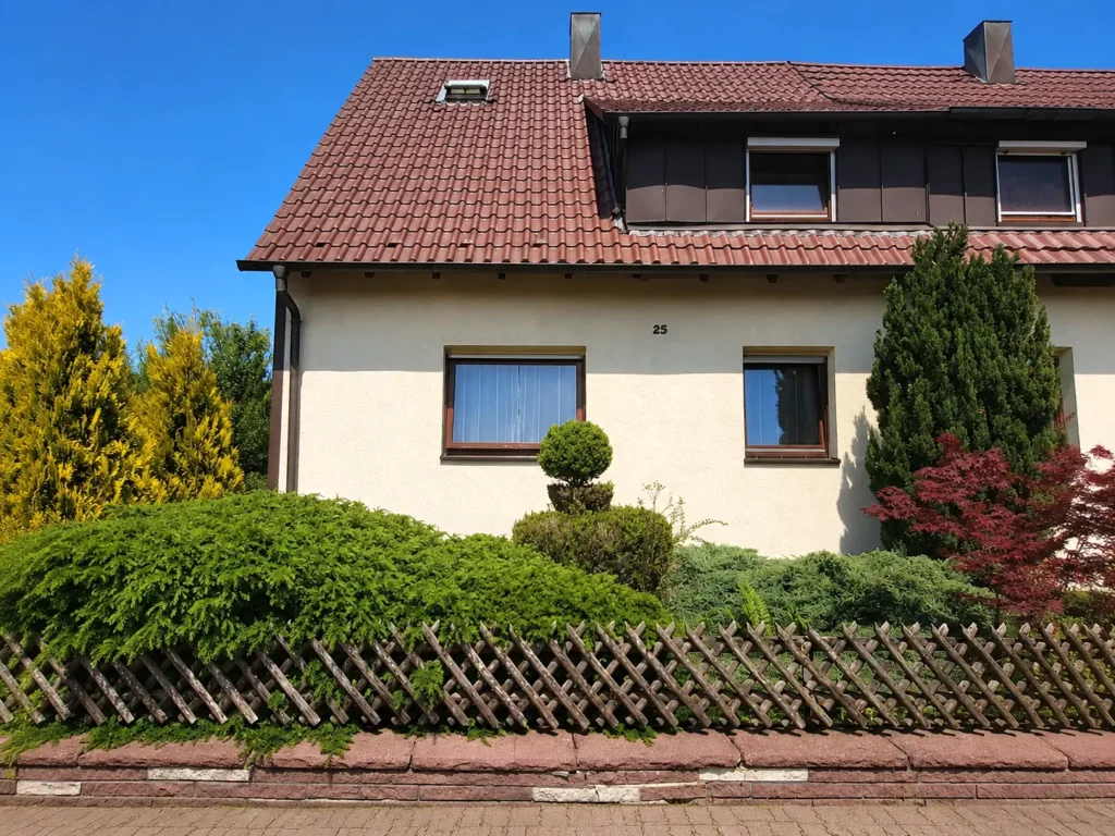 Charmante Doppelhaushälfte mit großem Garten