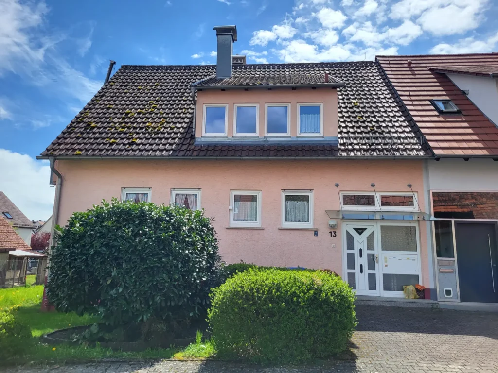 Doppelhaushälfte mit großem Garten
