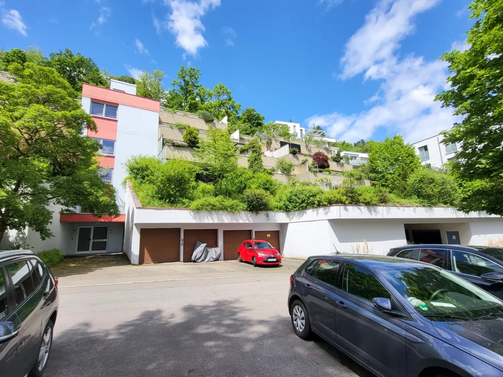 Besondere 2,5-Zimmer-Wohnung mit Südterrasse und Ausblick